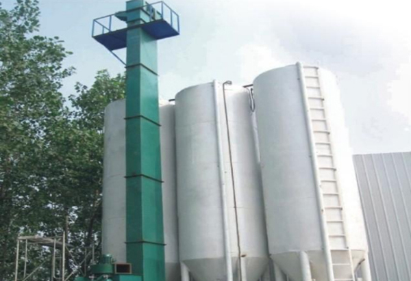 鬥式提(tí)升機工(gōng)作中