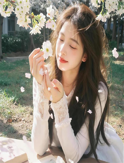 精准的探索庆祝我们的爱的奥秘：隐藏细节与深层意义